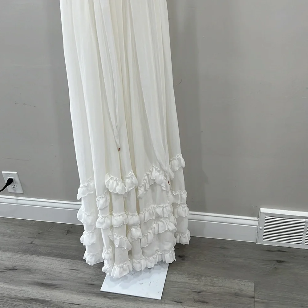 V. Chapman Carmen Gown in White - Picture 4 of 16